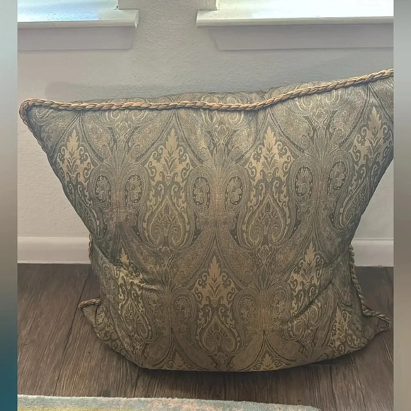 Robb & Stucky Custom Handmade Vintage Paisley Pillow - Large - 28x28’& pillow in - Picture 4 of 7